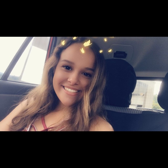 Meet your Posher, Katelyn - Picture 2 of 8